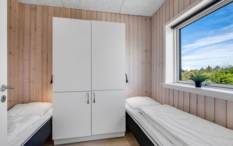 Marius - 400M from the Sea: Legna, Camera Da Letto, Pavimento, Pavimentazione, Letto, Interior Design, Soffitto, Lenzuolo, Bedding, Camera