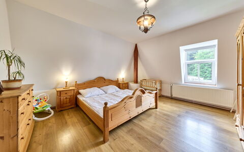 Desná V Jizerských Horách 841: Legna, Pavimentazione, Soffitto, Camera Da Letto, Interior Design, Pavimento, Pavimento In Legno, Letto, Camera, Lenzuolo