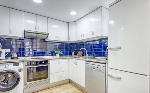 Roses 900: Cabinetry, Controsoffitto, Elettrodomestico Da Cucina, Rubinetto, Elettrodomestico, Costruzione, Cucina, Cucina Stufa, Lavandino Della Cucina, Interior Design