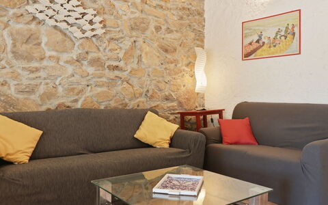 La Casa dei Nonni: Mobilia, Parete, Interior Design, Divano, Pavimentazione, Legna, Pavimento, Soggiorno, Camera, Illuminazione