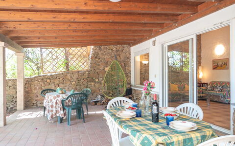 La Casa dei Nonni: Tavolo, Mobilia, Proprietà, Sedia, Interior Design, Decorazione, Tovaglia, Costruzione, Immobiliare, Shade