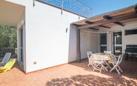 La Casa dei Nonni: Proprietà, Cielo, Legna, Shade, Interior Design, Costruzione, Parete, Zona Residenziale, Immobiliare, Facciata
