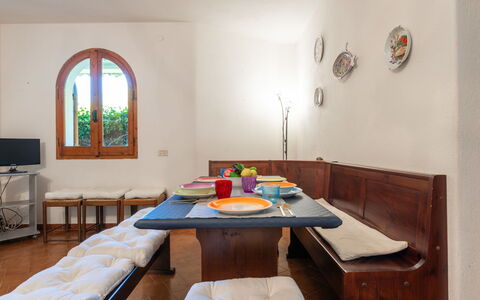 Approdo: Mobilia, Tavolo, Proprietà, Legna, Interior Design, Finestra, Latifoglie, Pavimentazione, Evento, Cornice