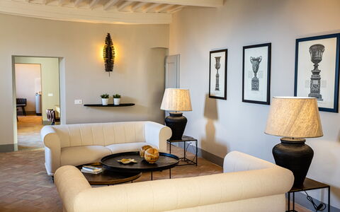 Appartamento Vagnucci: Cornice, Mobilia, Proprietà, Divano, Tavolo, Comfort, Lampada, Interior Design, Legna, Illuminazione