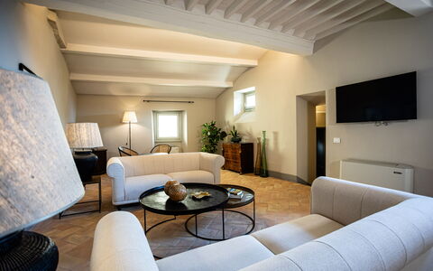 Appartamento Vagnucci: Mobilia, Cornice, Tavolo, Proprietà, Divano, Comfort, Costruzione, Interior Design, Architettura, Pavimentazione