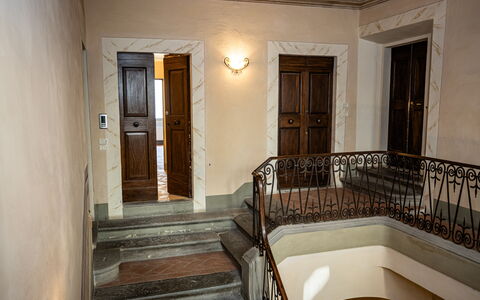 Appartamento Vagnucci: Proprietà, Cornice, Legna, Costruzione, Porta, Illuminazione, Interior Design, Finestra, Architettura