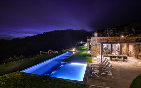 Villa Paradise: Acqua, Pianta, Cielo, Mobilia, Costruzione, Natura, Azzurro, Piscina, Sedia, Erba