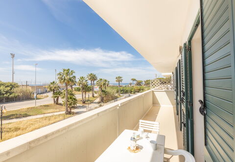Apartment Balcony Sea View - Gallipoli: Cielo, Nube, Proprietà, Pianta, Costruzione, Shade, Albero, Casa, Immobiliare, Arecales