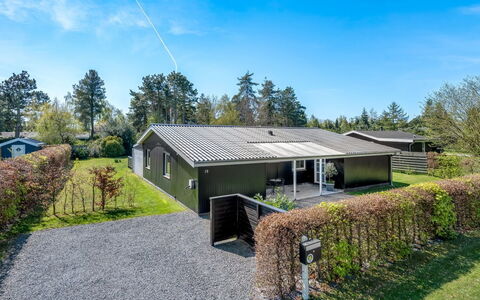 Ansine - 500M from the Sea: Legna, Tetto, Architettura, Casa, Casa, Villetta, Raccordo, Latifoglie, Pendenza, Estate