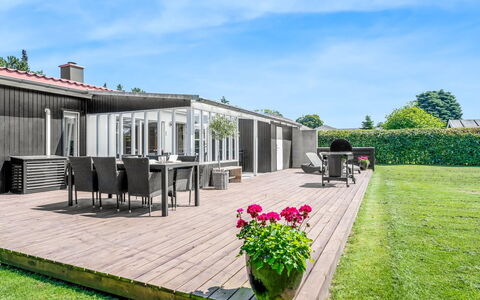 Ansine - 500M from the Sea: Legna, Tetto, Architettura, Casa, Casa, Villetta, Raccordo, Latifoglie, Pendenza, Estate