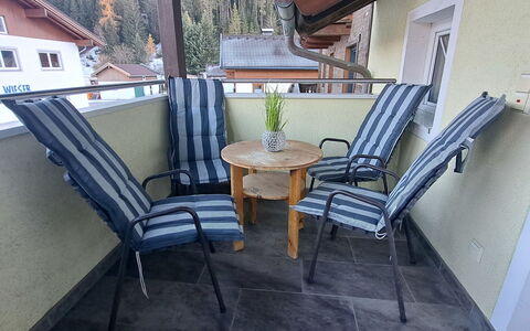 Hollersbach im Pinzgau 14: Mobilia, Costruzione, Pianta, Legna, Sedia, Interior Design, Shade, Mobili Da Esterno, Portico, Finestra