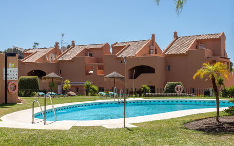 Los Lagos de Santa Maria: Acqua, Pianta, Cielo, Costruzione, Piscina, Casa, Shade, Finestra, Albero, Corpo D'Acqua
