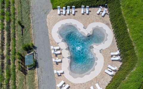 Le Corti di San Rocco: Tavolo, Mobilia, Proprietà, Divano, Azzurro, Legna, Soggiorno, Interior Design, Pavimento, Comfort