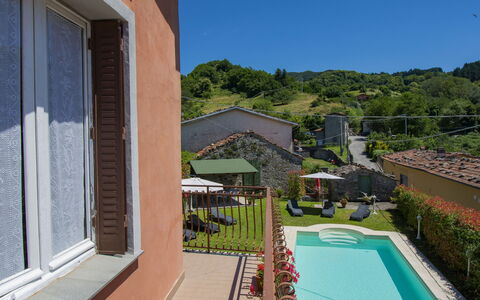 Nide: Pianta, Costruzione, Proprietà, Finestra, Cielo, Albero, Acqua, Piscina, Shade, Villetta