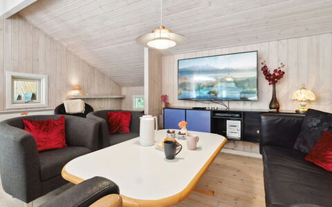 Nea - 600M from the Sea: Soffitto, Camera, Soggiorno, Latifoglie, Lampada, Color Legno, Congelamento, Inverno, Log Cabin