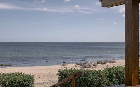 Olina - 10M from the Sea: Legna, Tetto, Architettura, Casa, Casa, Villetta, Raccordo, Latifoglie, Pendenza, Estate