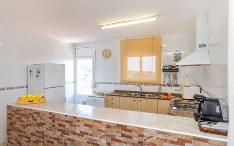 Panoramic: Legna, Pavimentazione, Controsoffitto, Pavimento, Interior Design, Cucina, Mobilia, Casa, Soffitto, Cabinetry