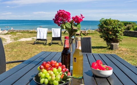 Silke - 10M from the Sea: Mobilia, Interior Design, Pavimentazione, Pavimento, Soffitto, Camera, Sedia, Tavolo, Appartamento, Cucina & Sala Da Pranzo Tavolo