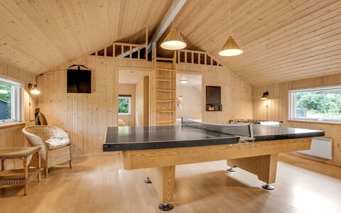 Dorde - 600M from the Sea: Tetto, Casa, Casa, Villetta, Porta, Raccordo, Deck, Portico, Plank, Latifoglie