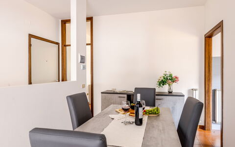 Fano Suite Apartment: Proprietà, Mobilia, Tavolo, Costruzione, Vaso Di Fiori, Pianta, Comfort, Pianta Della Casa, Arancia, Interior Design