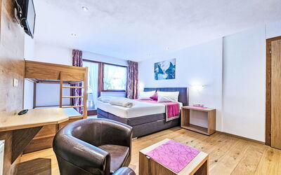 Inn 101.3: Mobilia, Comfort, Tavolo, Interior Design, Legna, Costruzione, Soggiorno, Pavimento, Pavimentazione, Latifoglie