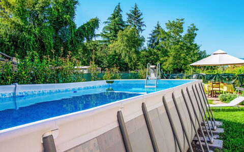 Pinot: Acqua, Pianta, Cielo, Piscina, Azzurro, Shade, Albero, Eco Hotel, Mobili Da Esterno, Tempo Libero