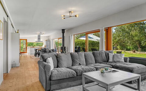 Nielsigne - 1.3Km from the Sea: Tetto, Casa, Lotto, Casa, Villetta, Estate, Edifici Giardino, Shade, Log Cabin, Landscaping