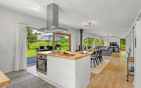 Nielsigne - 1.3Km from the Sea: Tetto, Casa, Lotto, Casa, Villetta, Estate, Edifici Giardino, Shade, Log Cabin, Landscaping