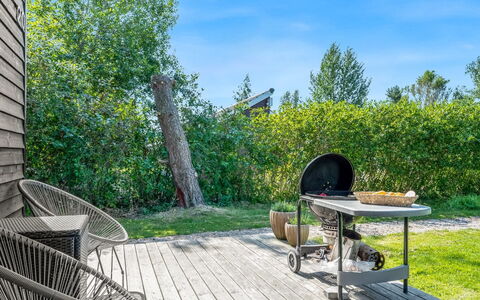 Nielsigne - 1.3Km from the Sea: Tetto, Casa, Lotto, Casa, Villetta, Estate, Edifici Giardino, Shade, Log Cabin, Landscaping