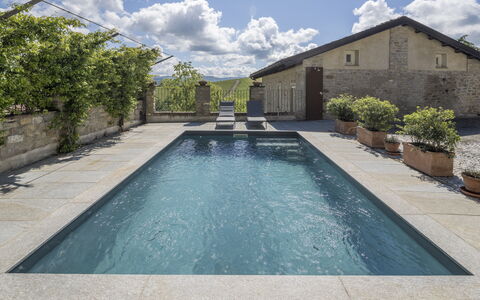 Arpusè, Relax nelle Langhe - Barolo, with Pool: Piscina, Materiale Composito, Giochi D'Acqua, Flagstone, Piastrella