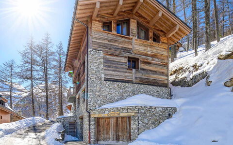 Acajuma: Costruzione, Neve, Cielo, Proprietà, Finestra, Casa, Legna, Pendenza, Albero, Villetta