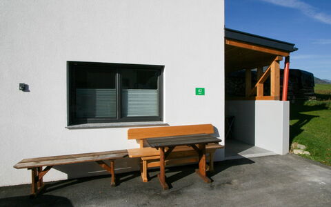 Ferienwohnung Selina: Panchina, Costruzione, Finestra, Tavolo, Legna, Shade, Pianta, Mobili Da Esterno, Casa, Rettangolo