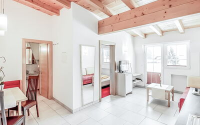 Relax - Lisa 179.1: Cornice, Mobilia, Proprietà, Costruzione, Sala, Soggiorno, Divano, Interior Design, Architettura, Pavimento