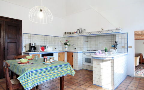 La Casa Dei Nonni, House With Private Pool, Torino: Mobilia, Cabinetry, Tavolo, Cucina, Controsoffitto, Illuminazione, Legna, Interior Design, Pavimento, Lavello