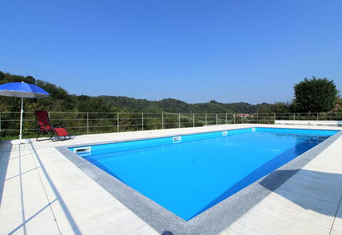 La Casa Dei Nonni, House With Private Pool, Torino: Acqua, Cielo, Costruzione, Proprietà, Piscina, Azzurro, Rettangolo, Albero, Casa, Mobili Da Esterno