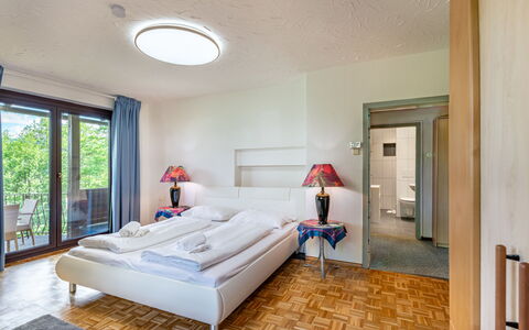 Zeitlos: Interior Design, Letto, Soffitto, Mobilia, Camera Da Letto, Pavimento, Camera, Pavimentazione, Lenzuolo, Bedding