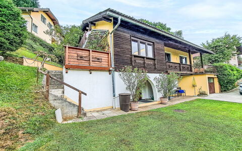 Zeitlos: Casa, Arbusto, Tetto, Casa, Villetta, Pendenza, Giardino, Estate, Driveway
