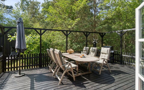Eirik - 700M from the Sea: Legna, Casa, Portico, Deck, Latifoglie, Tetto, Color Legno, Pavimento In Legno, Eco Hotel
