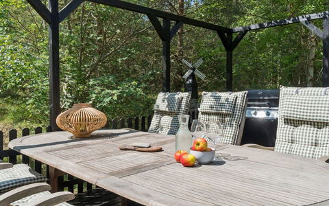 Eirik - 700M from the Sea: Legna, Casa, Portico, Deck, Latifoglie, Tetto, Color Legno, Pavimento In Legno, Eco Hotel