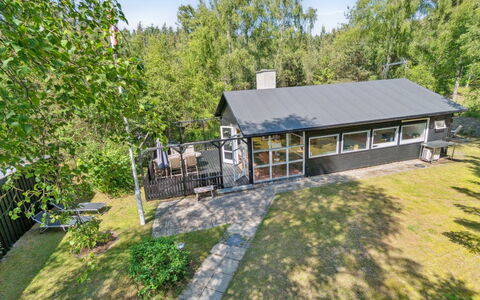 Eirik - 700M from the Sea: Legna, Casa, Portico, Deck, Latifoglie, Tetto, Color Legno, Pavimento In Legno, Eco Hotel