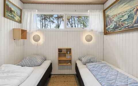 Franja - 120M from the Sea: Legna, Pavimentazione, Pavimento, Interior Design, Camera Da Letto, Soffitto, Letto, Camera, Color Legno, Latifoglie