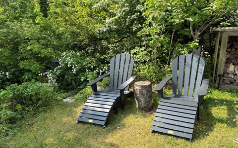 Makrina - 150M from the Sea: Legna, Mobili Da Esterno, Mobilia, Groundcover, Sedia, Giardino, Prato, Latifoglie, Materiali Naturali, Design