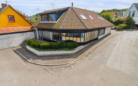 Ginie - 70M from the Sea: Legna, Mobilia, Appartamento, Camera, Soffitto, Color Legno, Sedia, Latifoglie, Vernice, Legname