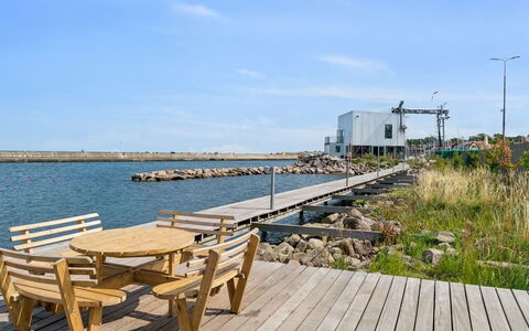 Ginie - 70M from the Sea: Legna, Mobilia, Appartamento, Camera, Soffitto, Color Legno, Sedia, Latifoglie, Vernice, Legname