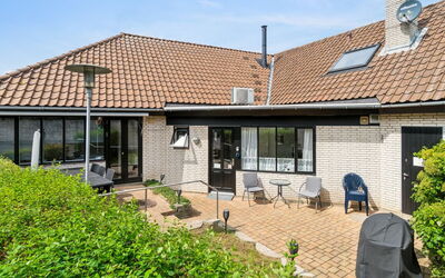 Ginie - 70M from the Sea