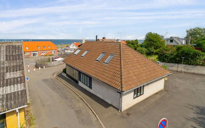 Ginie - 70M from the Sea