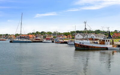 Ginie - 70M from the Sea