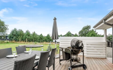 Imke - 1Km from the Sea: Casa, Lotto, Mobili Da Esterno, Giardino, Shade, Sedia, Landscaping, Prato, Cortile, Estate