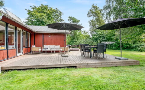 Vickie - 600M from the Sea: Legna, Casa, Portico, Deck, Latifoglie, Tetto, Color Legno, Pavimento In Legno, Eco Hotel