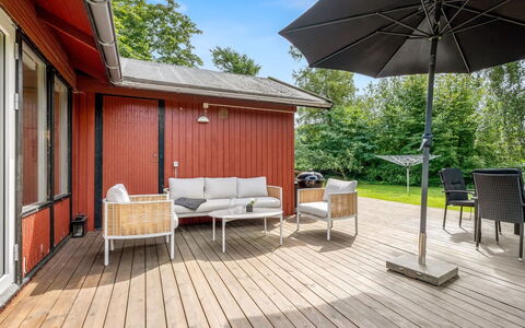 Vickie - 600M from the Sea: Legna, Casa, Portico, Deck, Latifoglie, Tetto, Color Legno, Pavimento In Legno, Eco Hotel